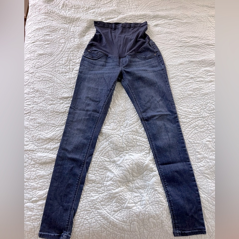 Like new jeggings. Size medium. Great condition